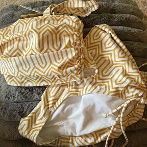 NWT Siloett Gold and White Pattern Size Tie Bikini Set 26